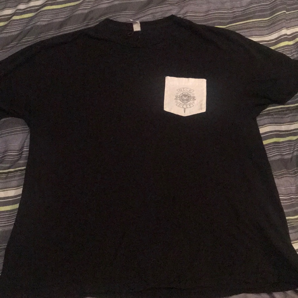 Neck deep tee